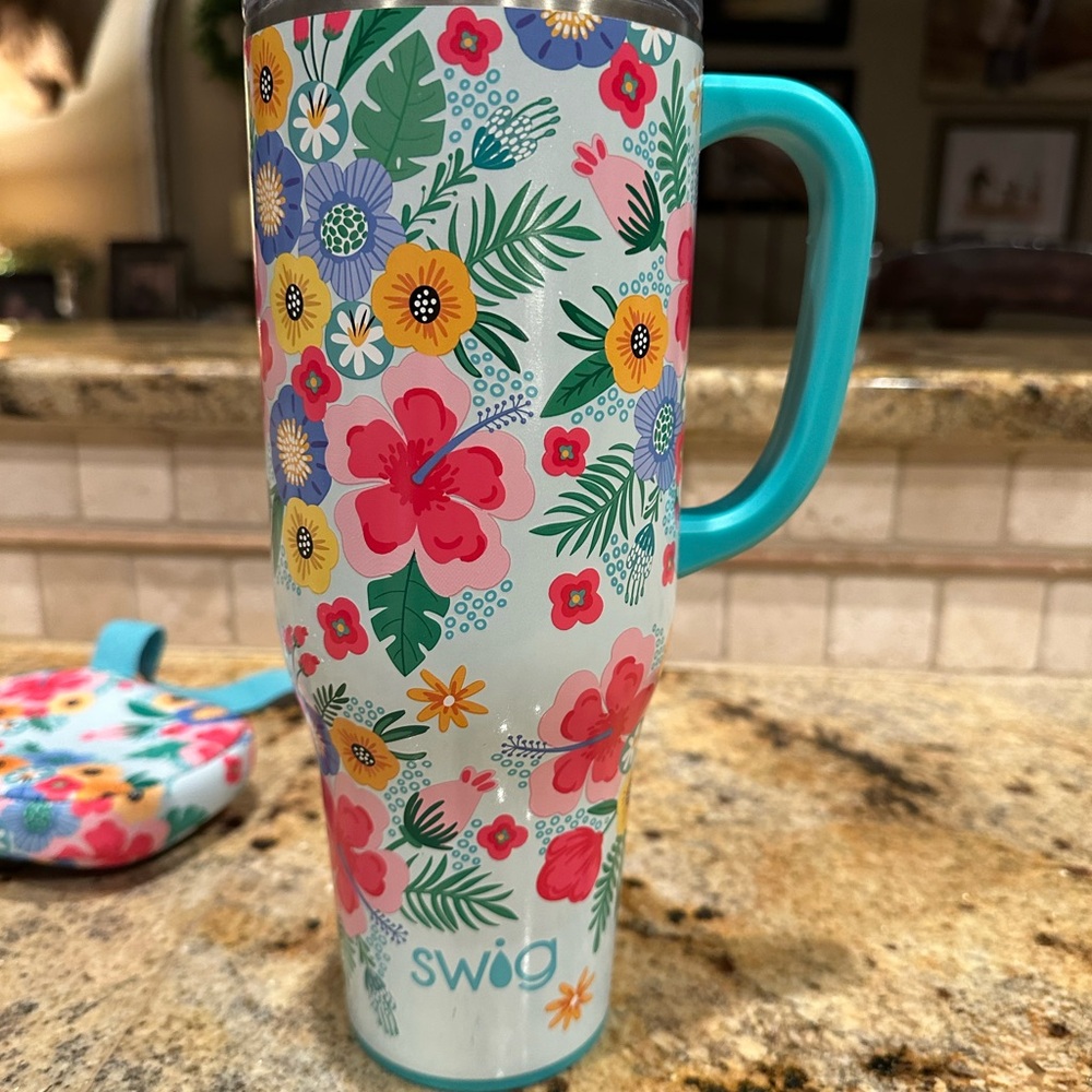 Swig 40oz mega cup with pouch